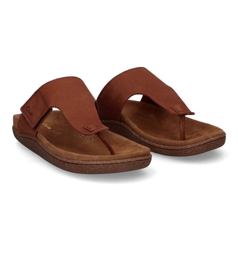 Clarks Pilton Post Tongs en Cognac en nubuck (304495)