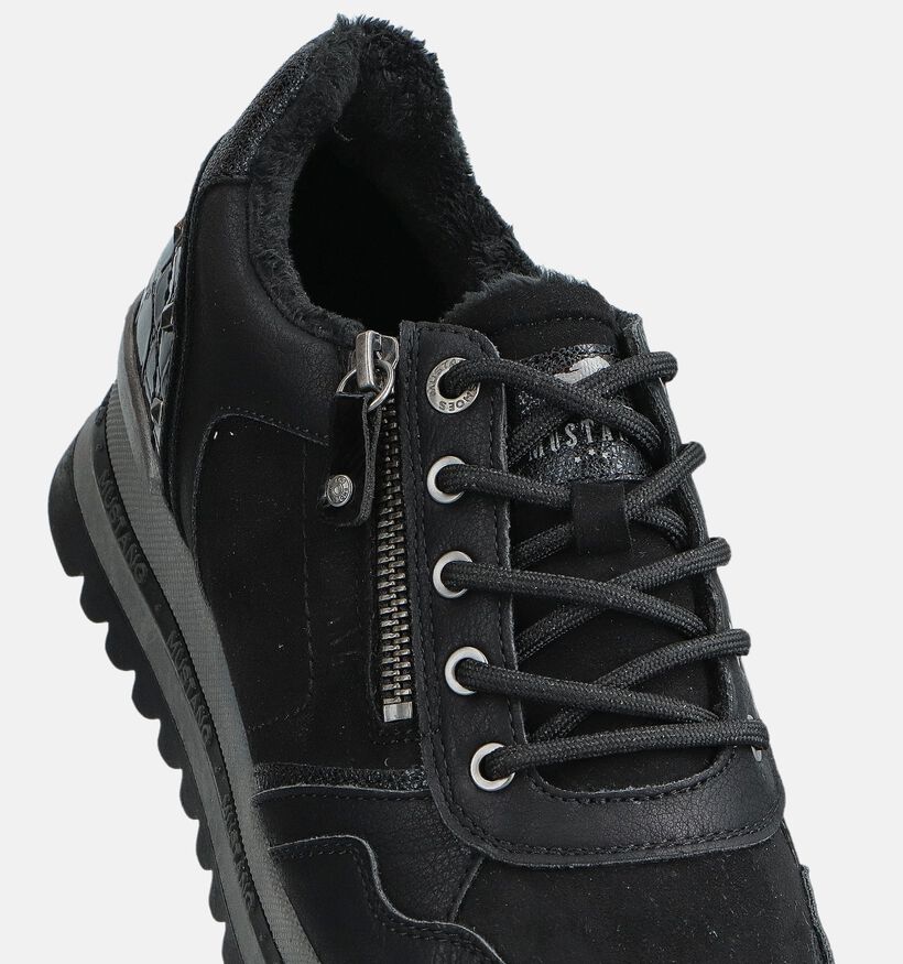 Mustang Chaussures à lacets en Noir pour femmes (363707)