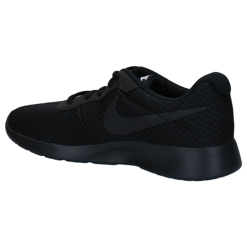 Nike Tanjun Zwarte Sportschoenen voor dames (299457)