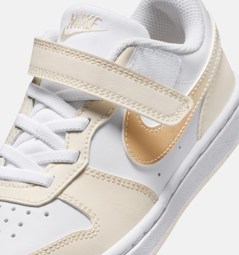 Nike Court Borough Low Baskets en Blanc pour filles (373060) - pour semelles orthop&eacute;diques