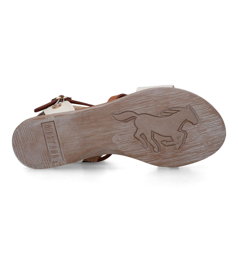 Mustang Sandales plates en Noir pour femmes (353426)
