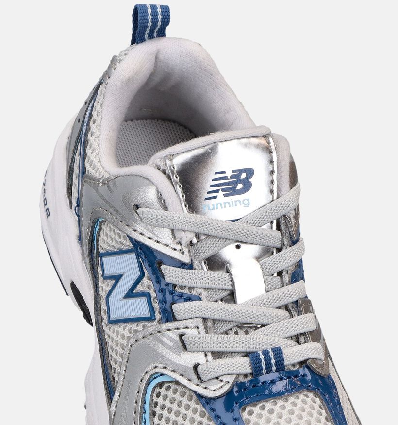 New Balance 530 Metallic Baskets en Argent/Bleu pour filles (366393) - pour semelles orthop&eacute;diques