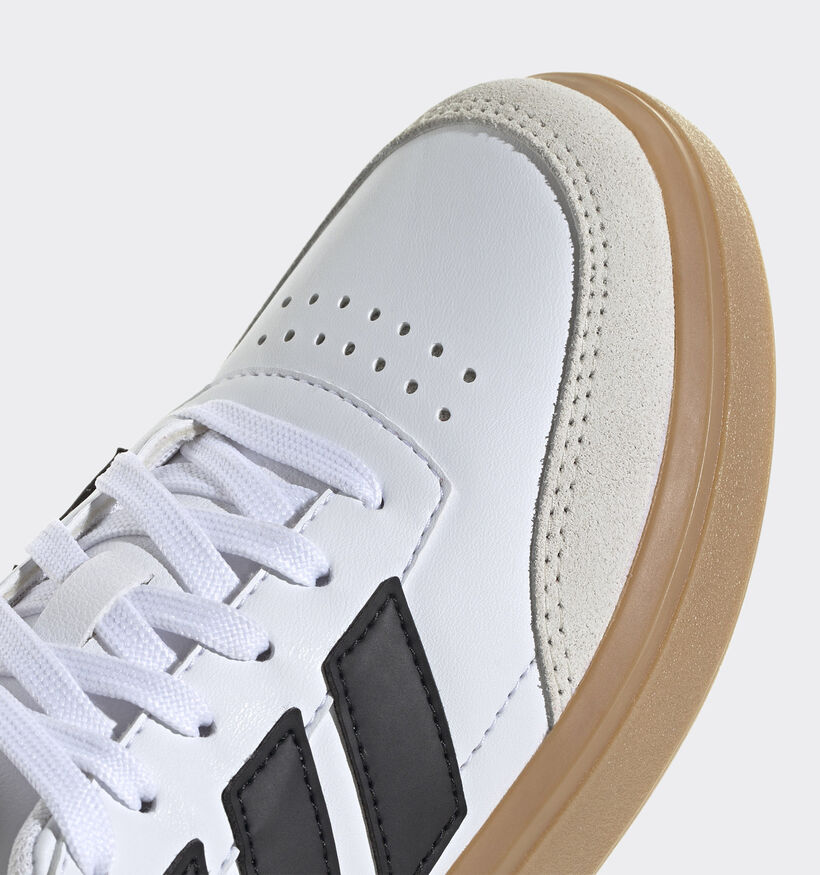 adidas Courtblock Baskets en Blanc pour garçons (350143)