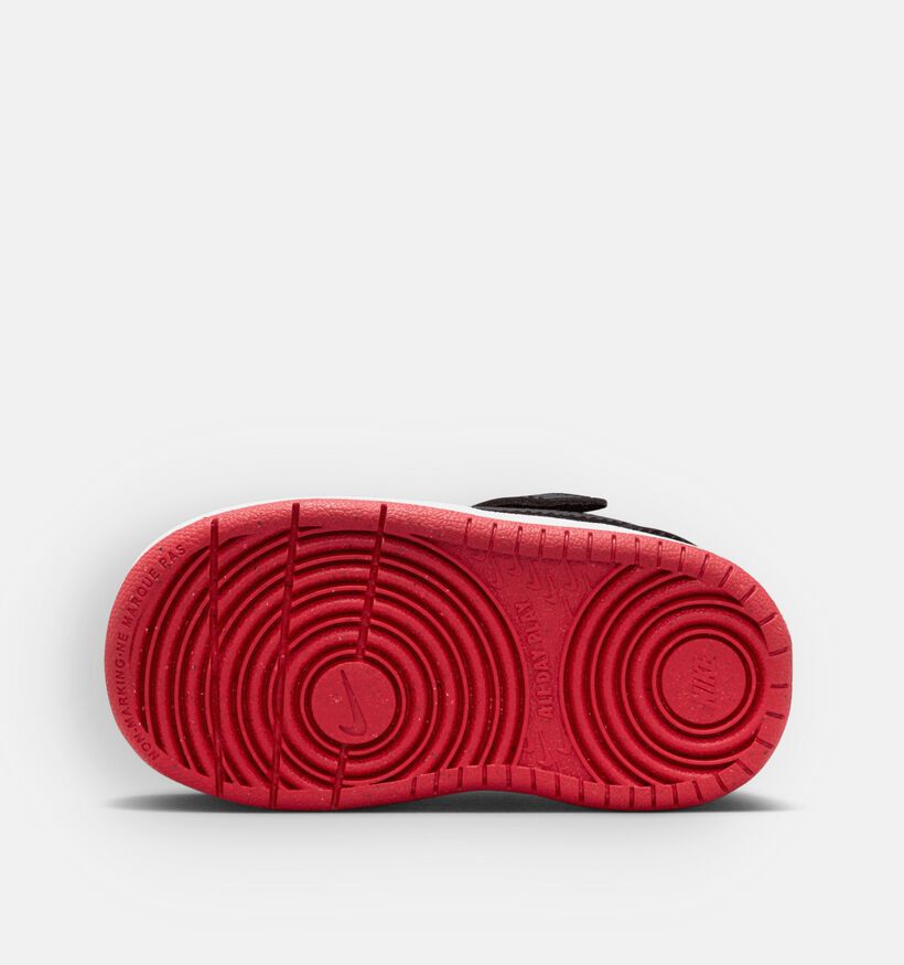 Nike Court Borough Zwarte/Rode Sneakers voor jongens (364682) - geschikt voor steunzolen