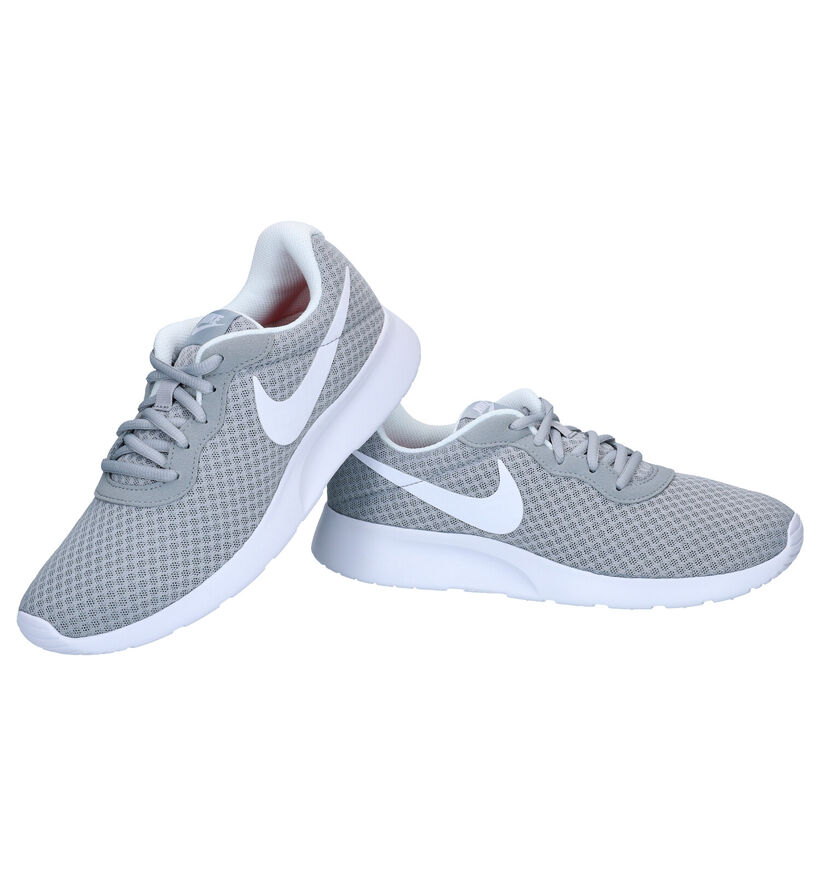 Nike Tanjun Zwarte Sportschoenen voor dames (299457)