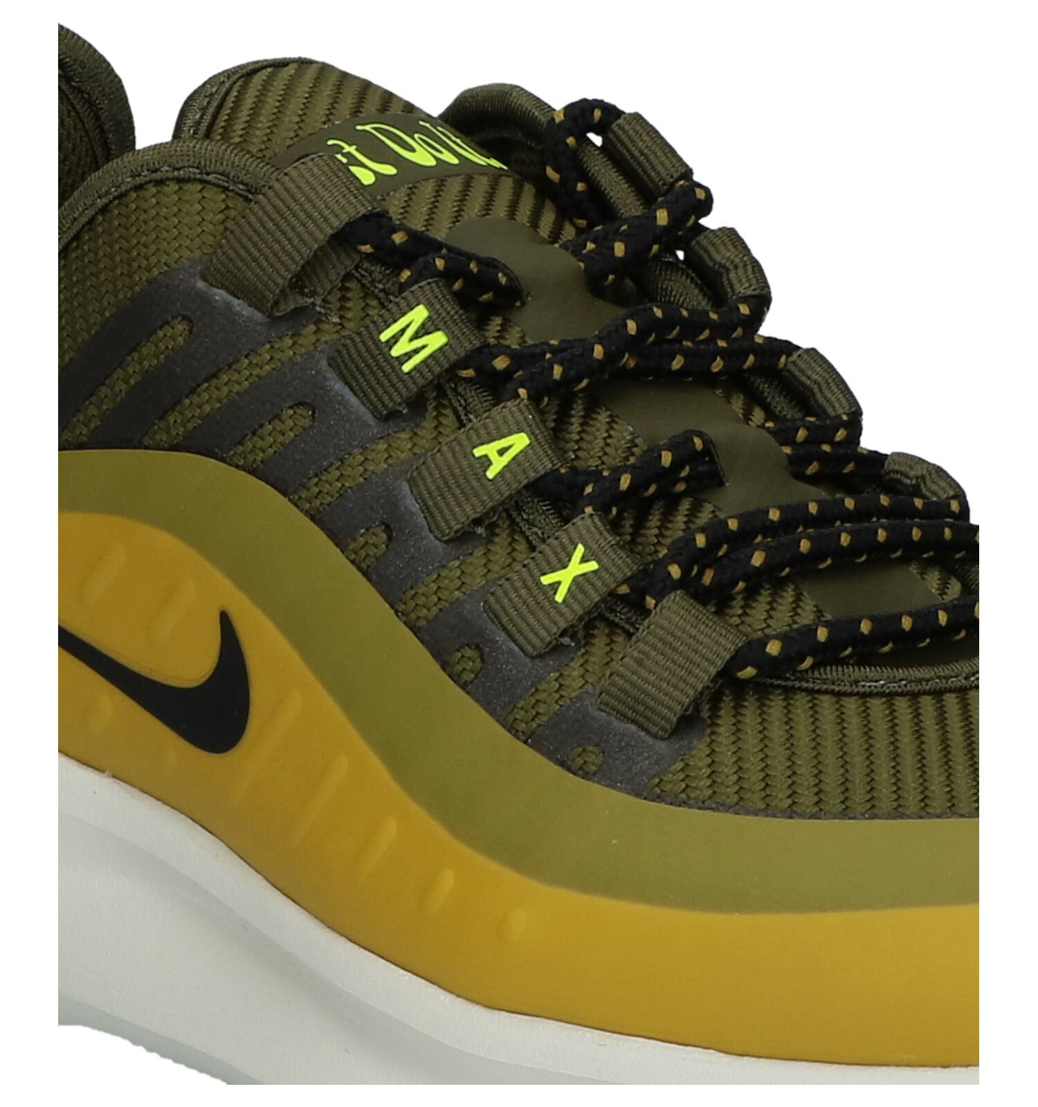 groene nike sneakers