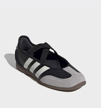 adidas Barreda Chaussures plates core black/ core white/ GUM5/core white/ core black/ GUM 3