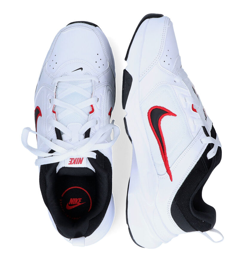 Nike Defy All Day Zwarte Sneakers in kunstleer (316507)