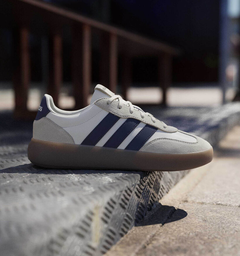 adidas Barreda Decode Lux Baskets en Ecru/Bleu fonc&eacute; pour hommes (372611) - pour semelles orthop&eacute;diques