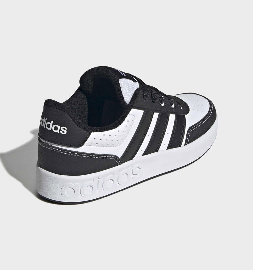 adidas Breakbase Baskets basses en Blanc/Noir pour gar&ccedil;ons (372642) - pour semelles orthop&eacute;diques