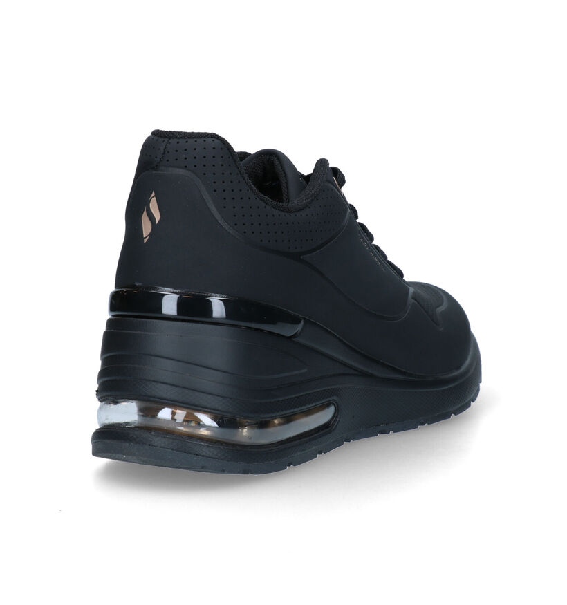 Skechers Million Air Alevated Air Baskets avec talon compensé en Écru pour femmes (350353)