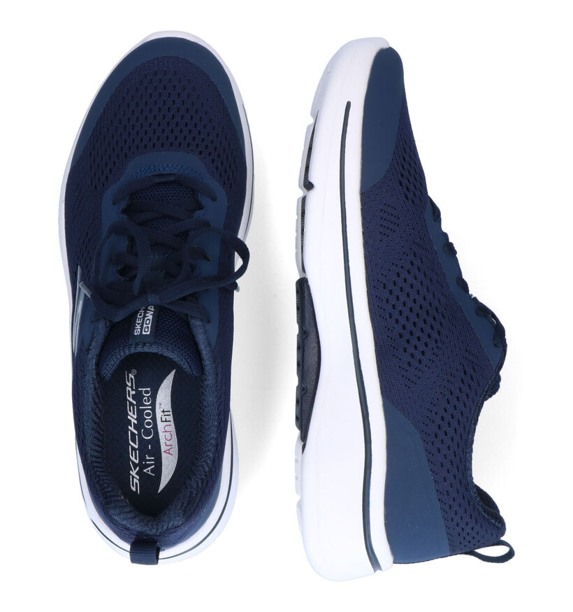 Skechers Go Walk Arch Fit Motion Breeze Baskets en Bleu en textile (310877)