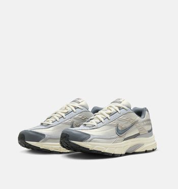 Nike Initiator Low Chaussures outdoor White/Black/Obsidian/ Gold/ Metallic Silver/ White/METALLIC SILVER/BLACK/WHITE/Metallic Silver/Black/White/Anthracite/ Metallic Cool Smoke Grey/001 -ANTHRACITE/MTLC COOL GREY-SMOKE GREY/001 -LIGHT BONE/SMOKE GREY-COCONUT