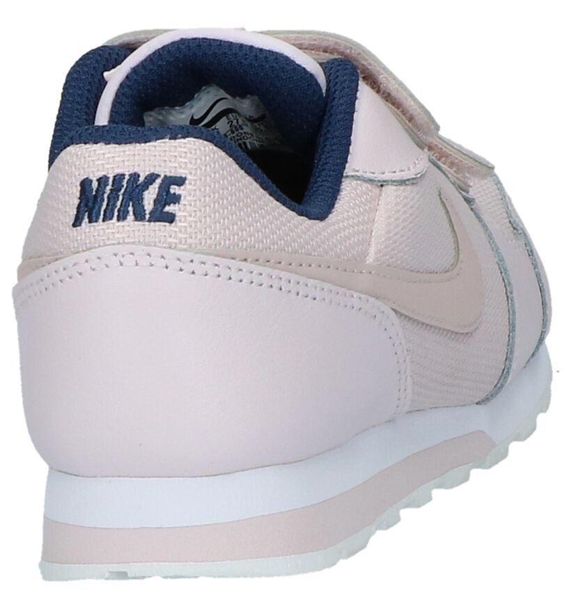 Nike MD Runner Baskets basses en Rose clair en cuir (209983)