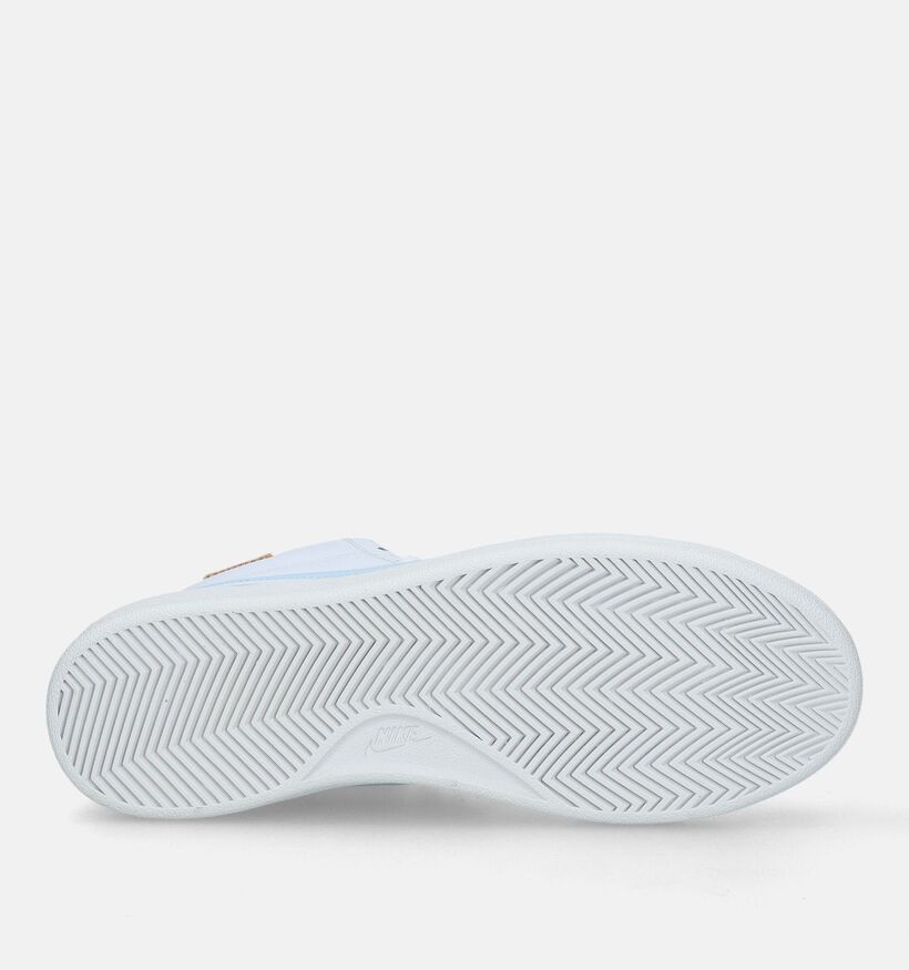 Nike Court Royale 2 Mid Baskets en Blanc pour femmes (332417)