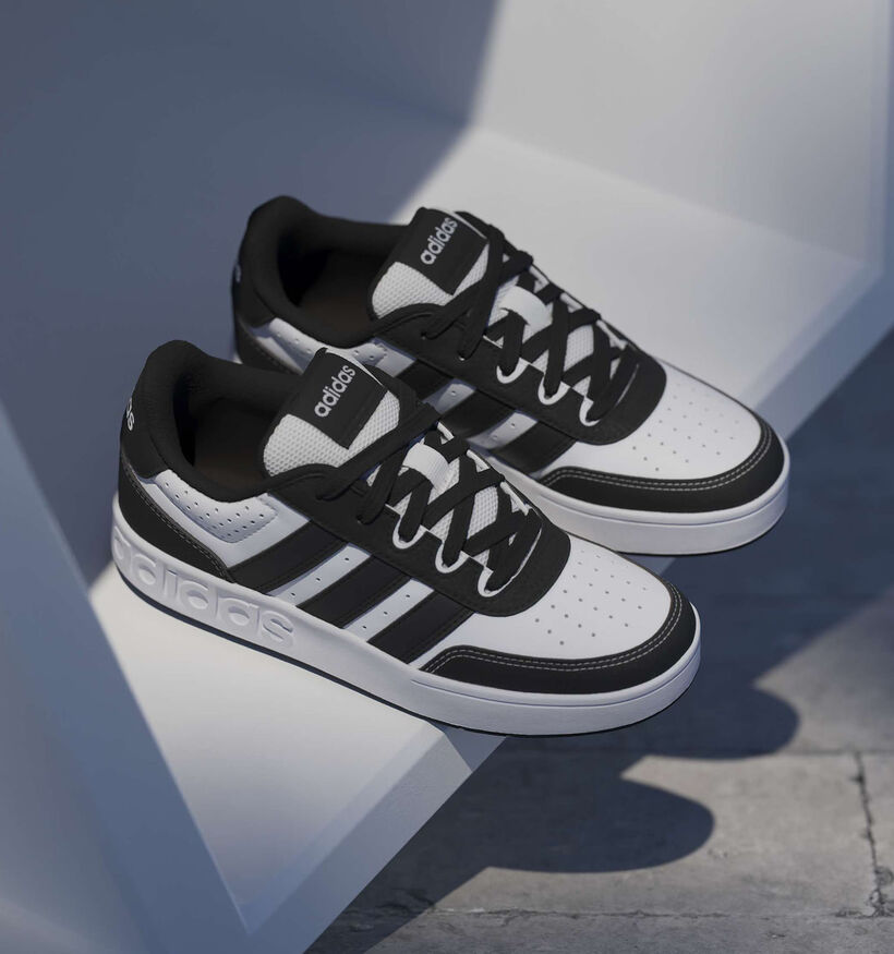 adidas Breakbase Baskets basses en Blanc/Noir pour gar&ccedil;ons (372642) - pour semelles orthop&eacute;diques