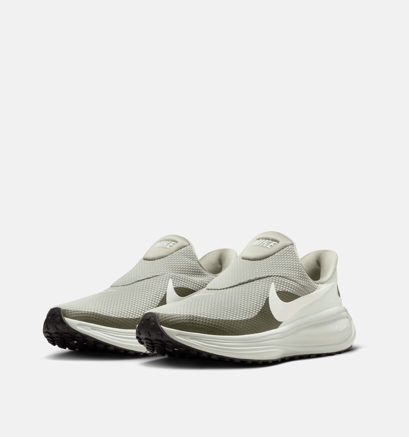 NIke Revolution Baskets basses en Vert kaki pour hommes (369298)