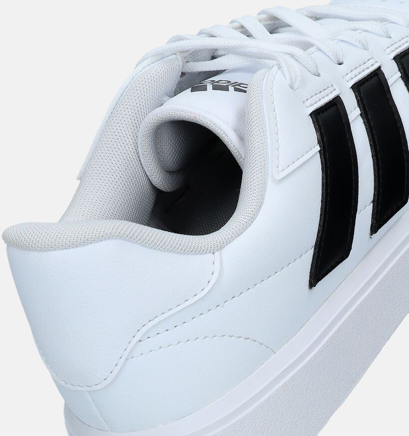 adidas Courtblock Baskets en Blanc pour hommes (334738) - pour semelles orthopédiques