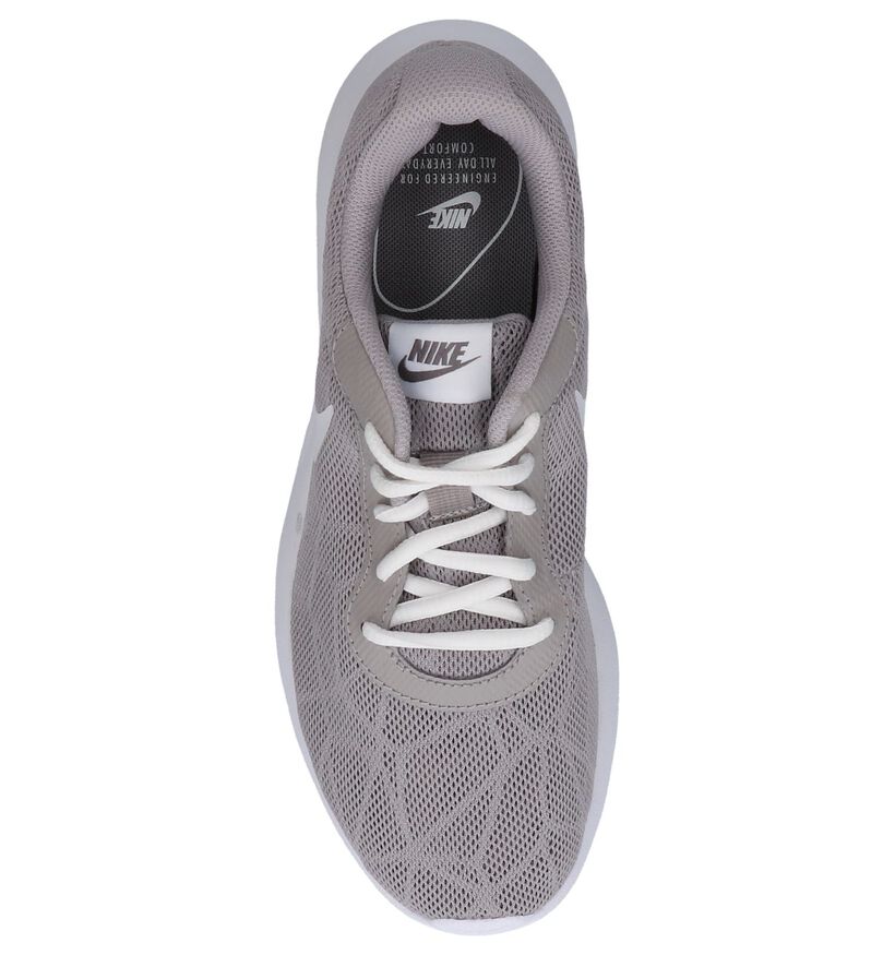 Nike Tanjun SE Lichtgrijze Sneakers in stof (218137)