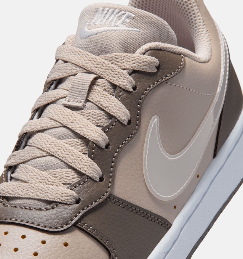 Nike Court Borough Low Baskets en Marron/Blanc pour gar&ccedil;ons, filles (376157) - pour semelles orthop&eacute;diques
