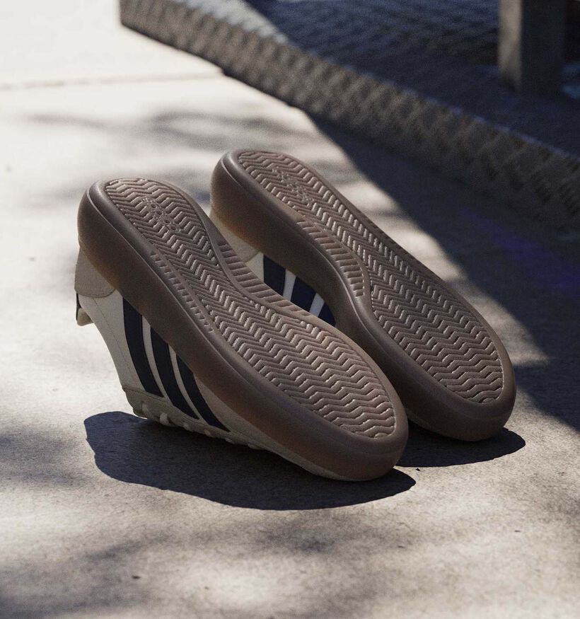 adidas Barreda Decode Lux Baskets en Ecru/Bleu fonc&eacute; pour hommes (372611) - pour semelles orthop&eacute;diques