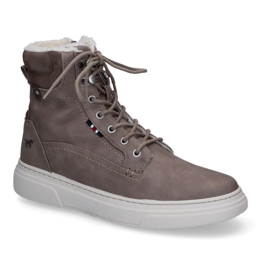 Mustang Chaussures hautes en Taupe