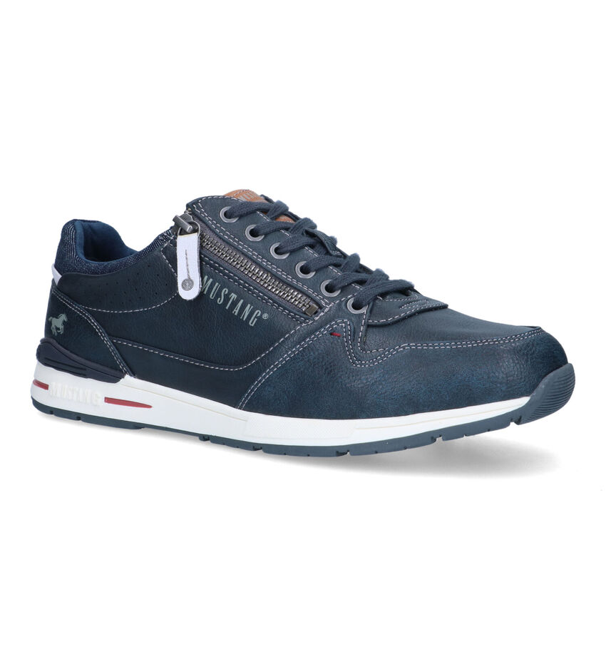 Mustang Chaussures à lacets en Bleu