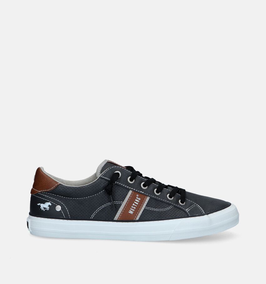 Mustang Chaussures à lacets en Gris
