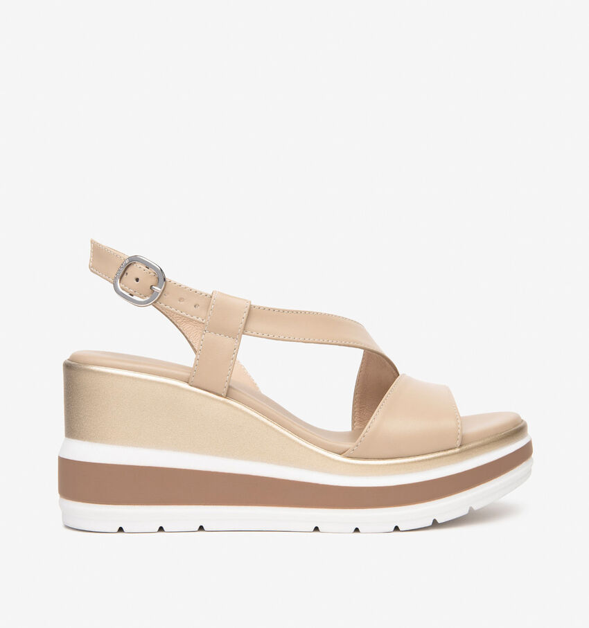 NeroGiardini Sandales avec talon compensé en Beige