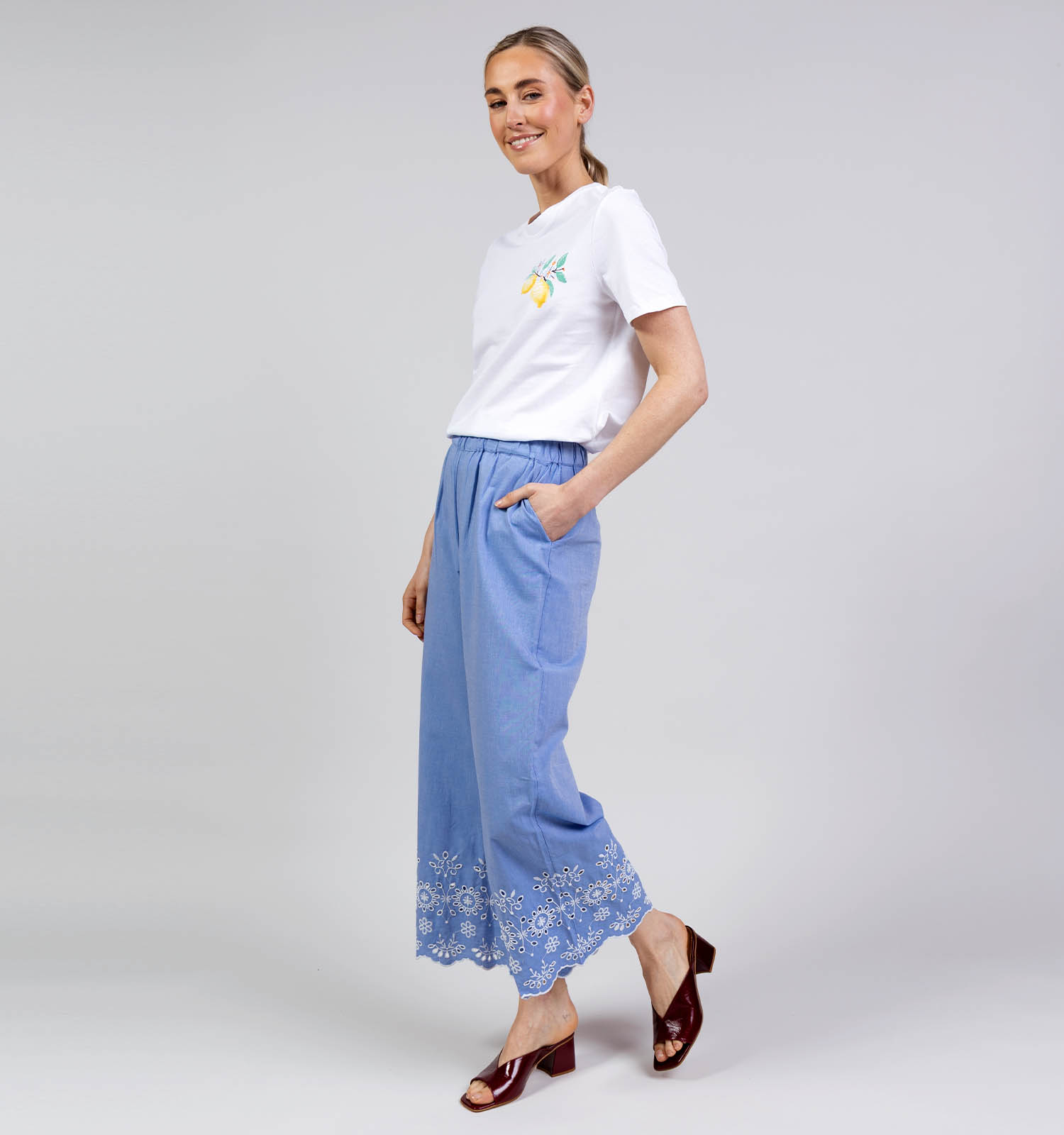 JDY Marina Embroidery Pantalon en Bleu