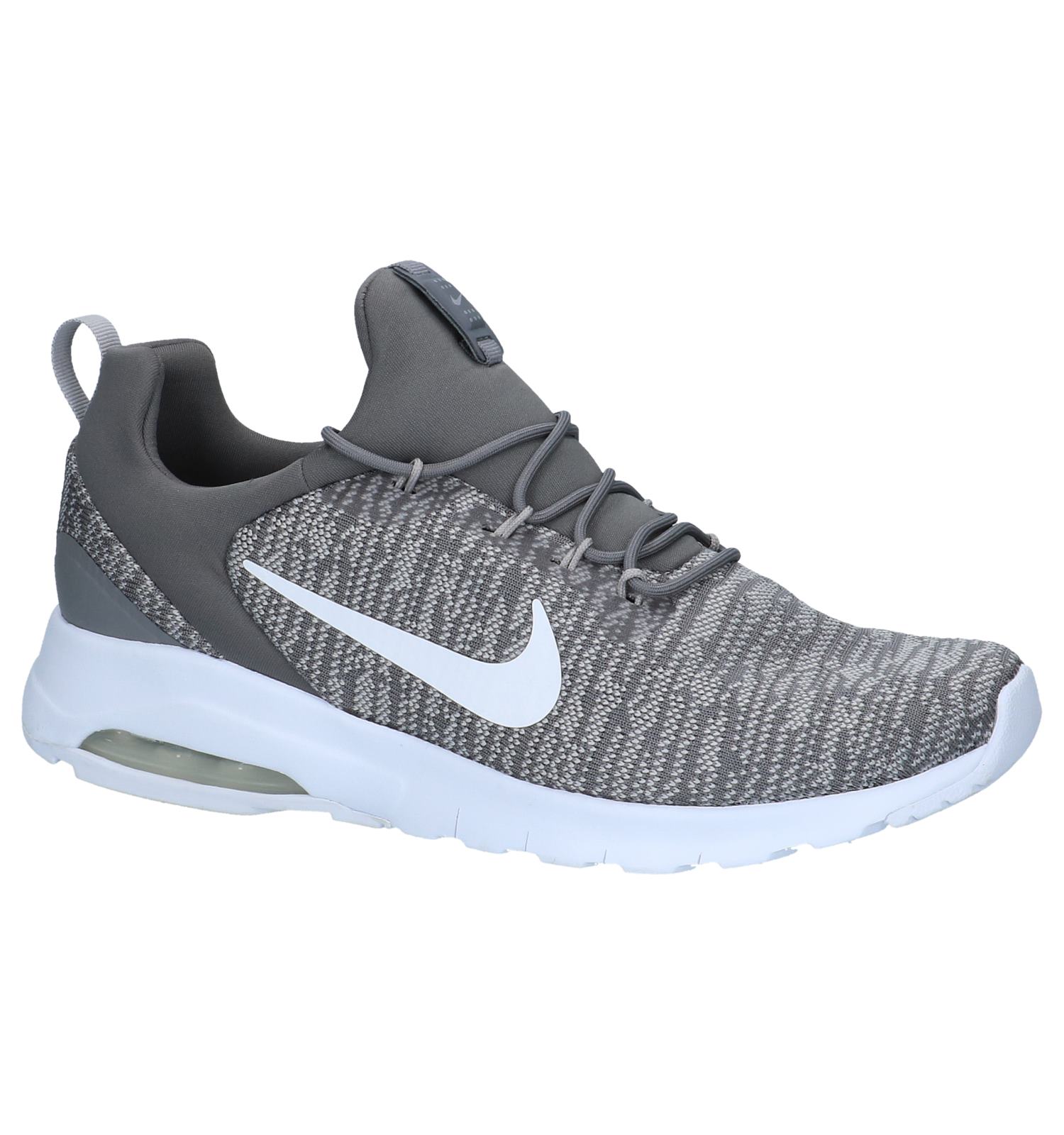 grijze nike sneakers